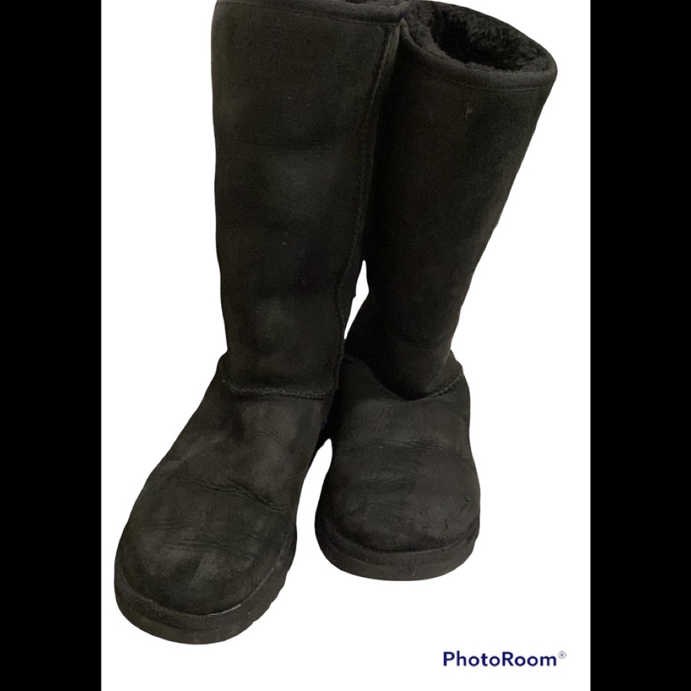 - Classic UGG boot